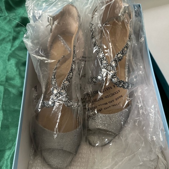 Dark Silver Antonio Melani Jamme Heels size 7 - Picture 9 of 11